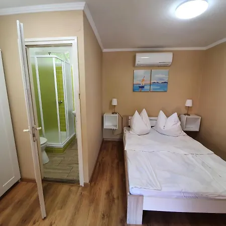 Проживание в семье Muskatlis Haz