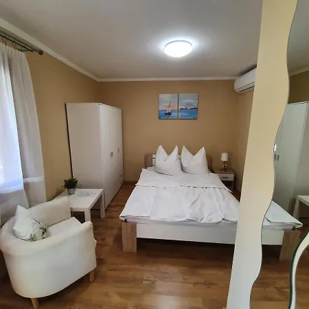 Muskatlis Haz Проживание в семье Балатонлелле