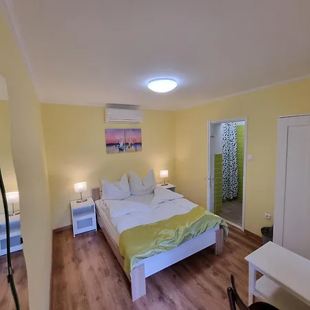 Проживание в семье Muskatlis Haz *